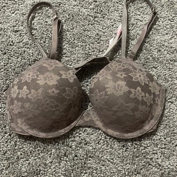 Bra - Picture 1 of 2